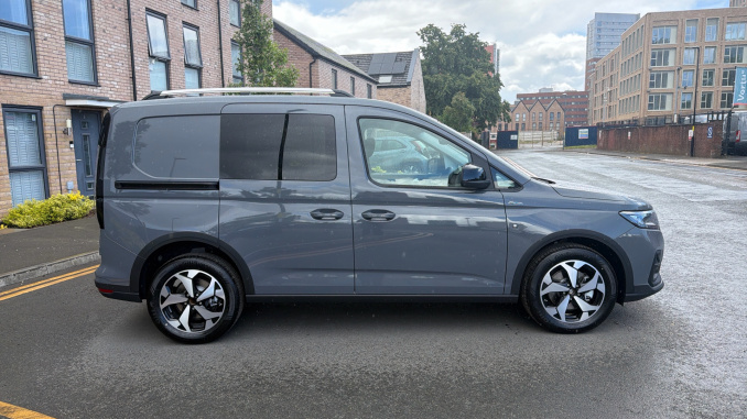 Ford Transit Connect 240 L1 Petrol 1.5 EcoBoost PHEV 150 Active FlexCab Van Auto - Image 9